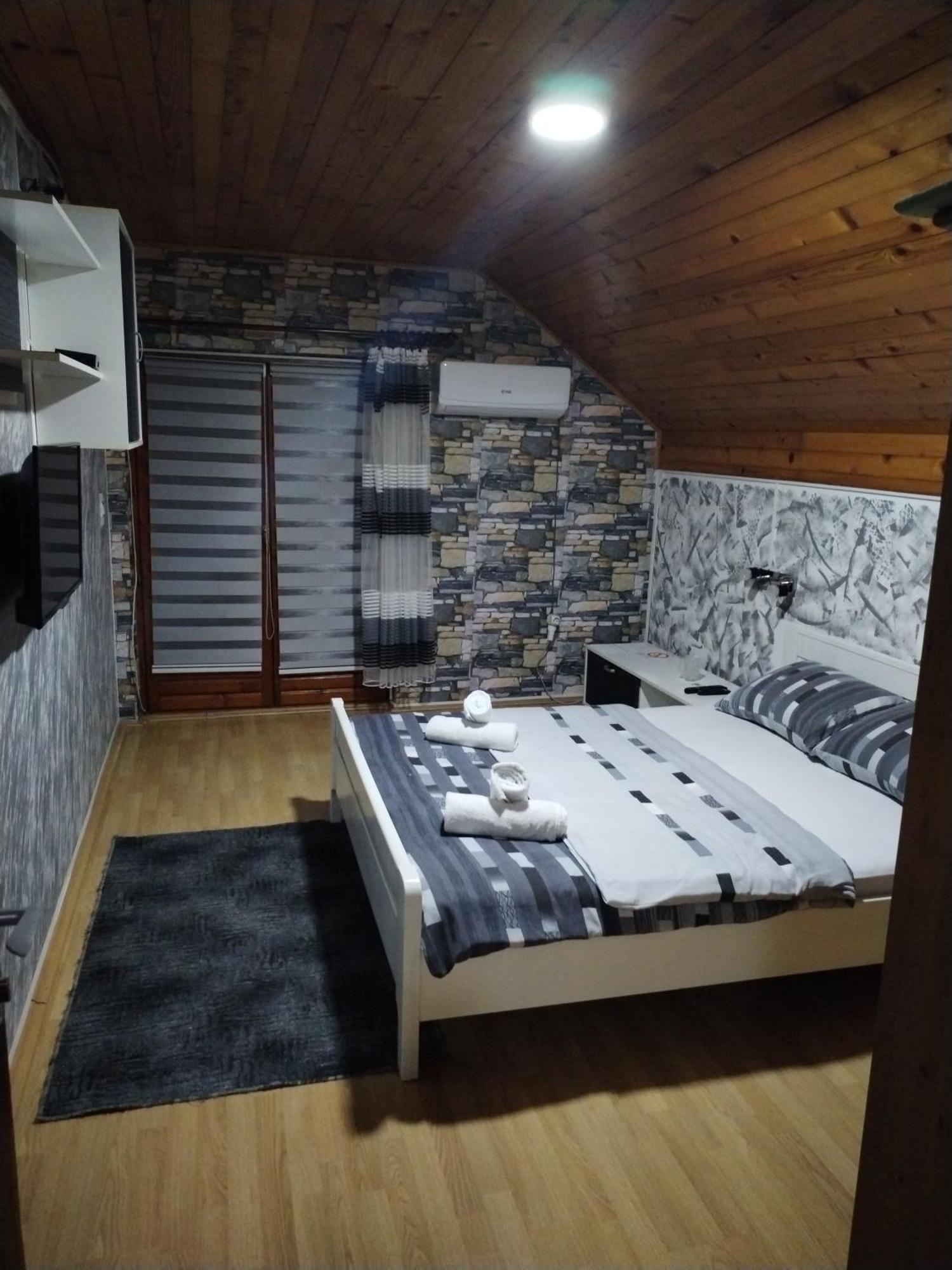 Ferienwohnung Sobe Lara Donji Milanovac Exterior foto
