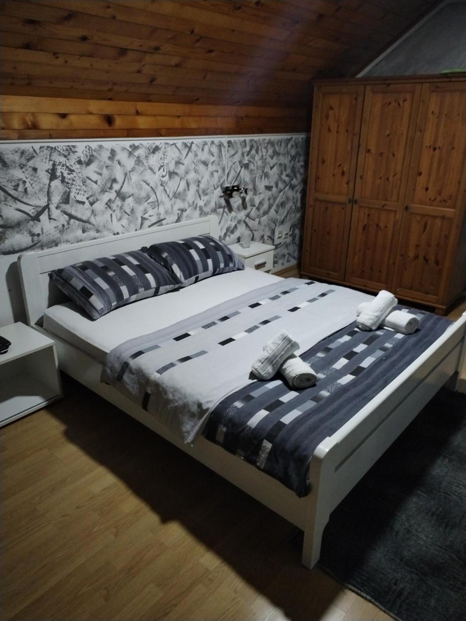 Ferienwohnung Sobe Lara Donji Milanovac Exterior foto